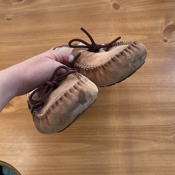 Ugg Dakota Moccasin Wool-Lined Suede Slippers Women’s Size 7 - Picture 10 of 10